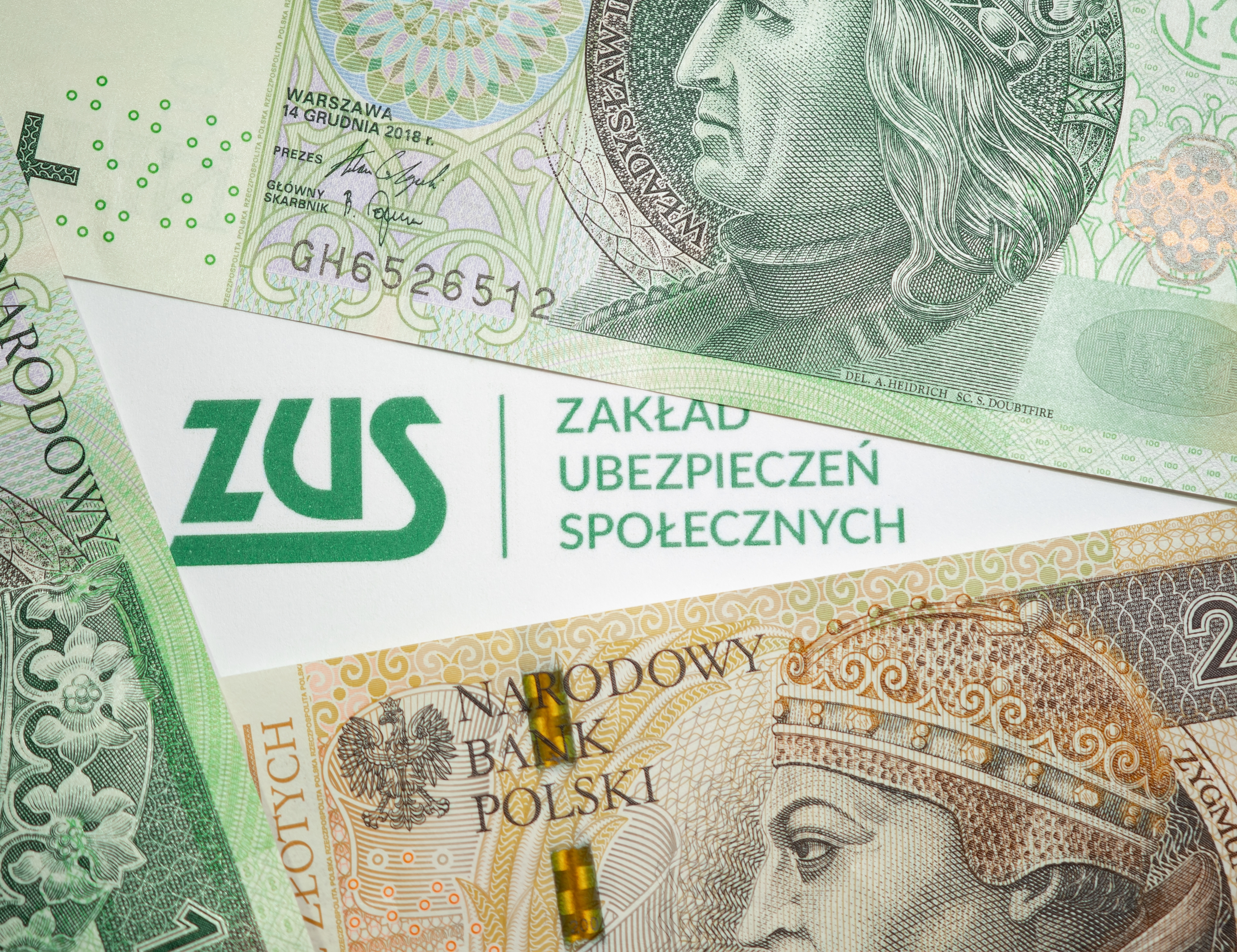 Kto i jak uzyska rentę socjalną? Czy można dorabiać do tego świadczenia?