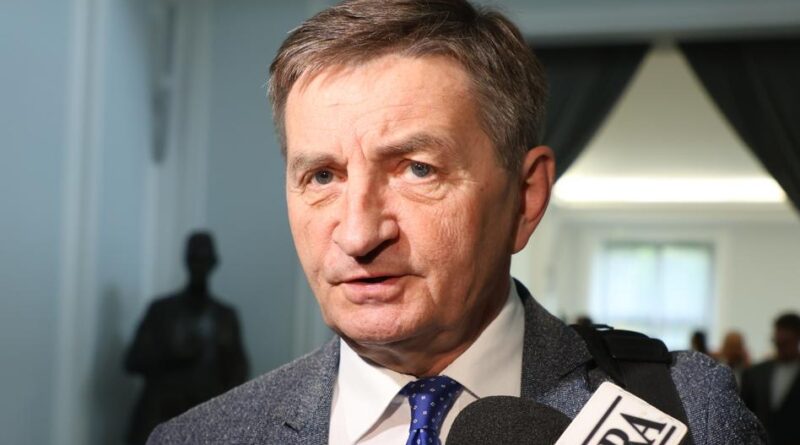 Represjonowany Kuchciński pokazał majątek. Dom za milion, mało gotówki i pożyczka z Sejmu