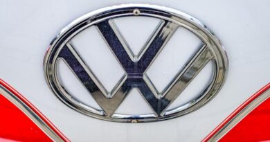 Nowa fala zwolnień w Volkswagenie i Porsche. Pracownicy wyszli na ulice