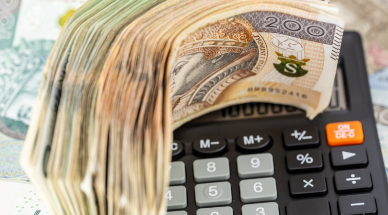 Ile wynosi przeciętne miesięczne wynagrodzenie wg GUS? Jest spadek po lipcu, ale wzrost 5,6% rok do roku w sierpniu