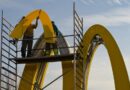 Big Mac droższy przez AI? McDonald’s pozwany