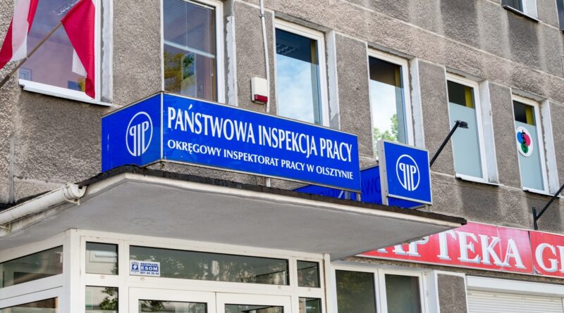 Zlecenie tylko na papierze? PIP pokazuje, kiedy przedsiębiorca powinien zatrudnić pracownika na etat